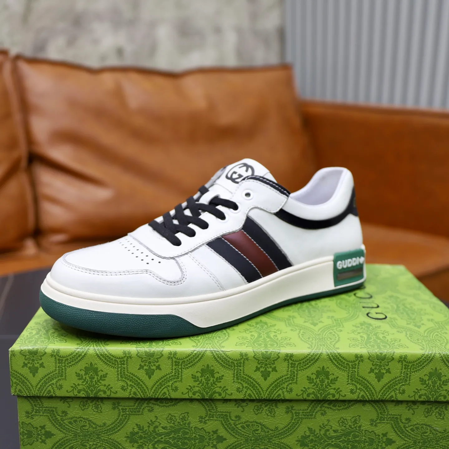 Ex-factory price: 440💰🙅‍♂️🙅‍♂️🙅‍♂️ Brand: Gucci GuCCI Standard code: 38-44 (45 customized) Grade: Same as the official website Material: Original leather splicing Comfortable and breathable pigskin lining Lightweight and wear-resistant sports outsole Style category: Men's fashionable casual shoes Running sneakers Distinguished luxury brand elements Top luxury Color: actual picture color